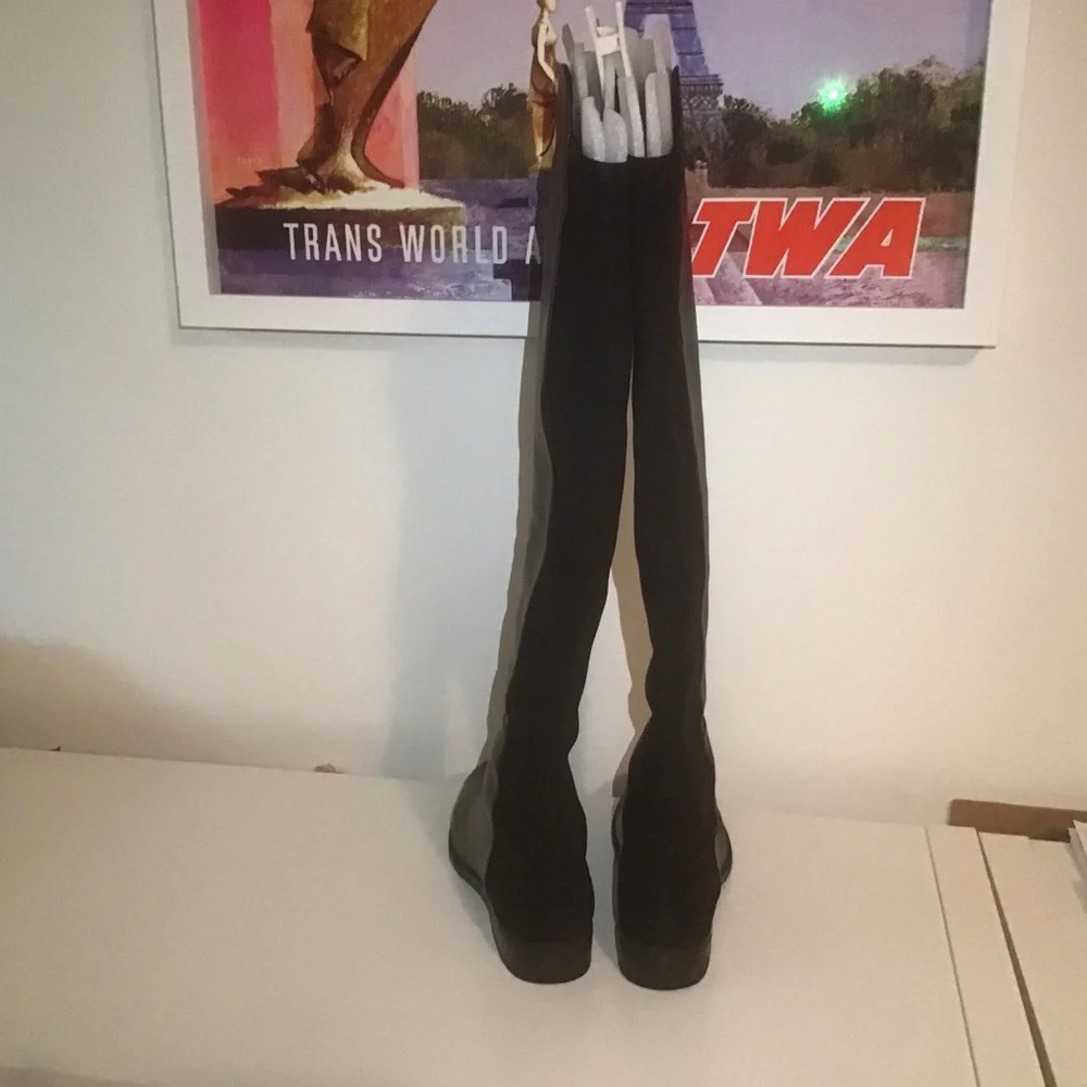 Stuart Weitzman 5050 Black Smooth Nappa Leather OTK Knee Flat Boots 6.5 M‎ EUC